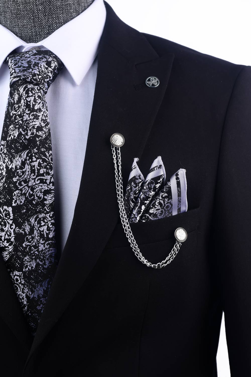 Broche de costume ornée de cristaux