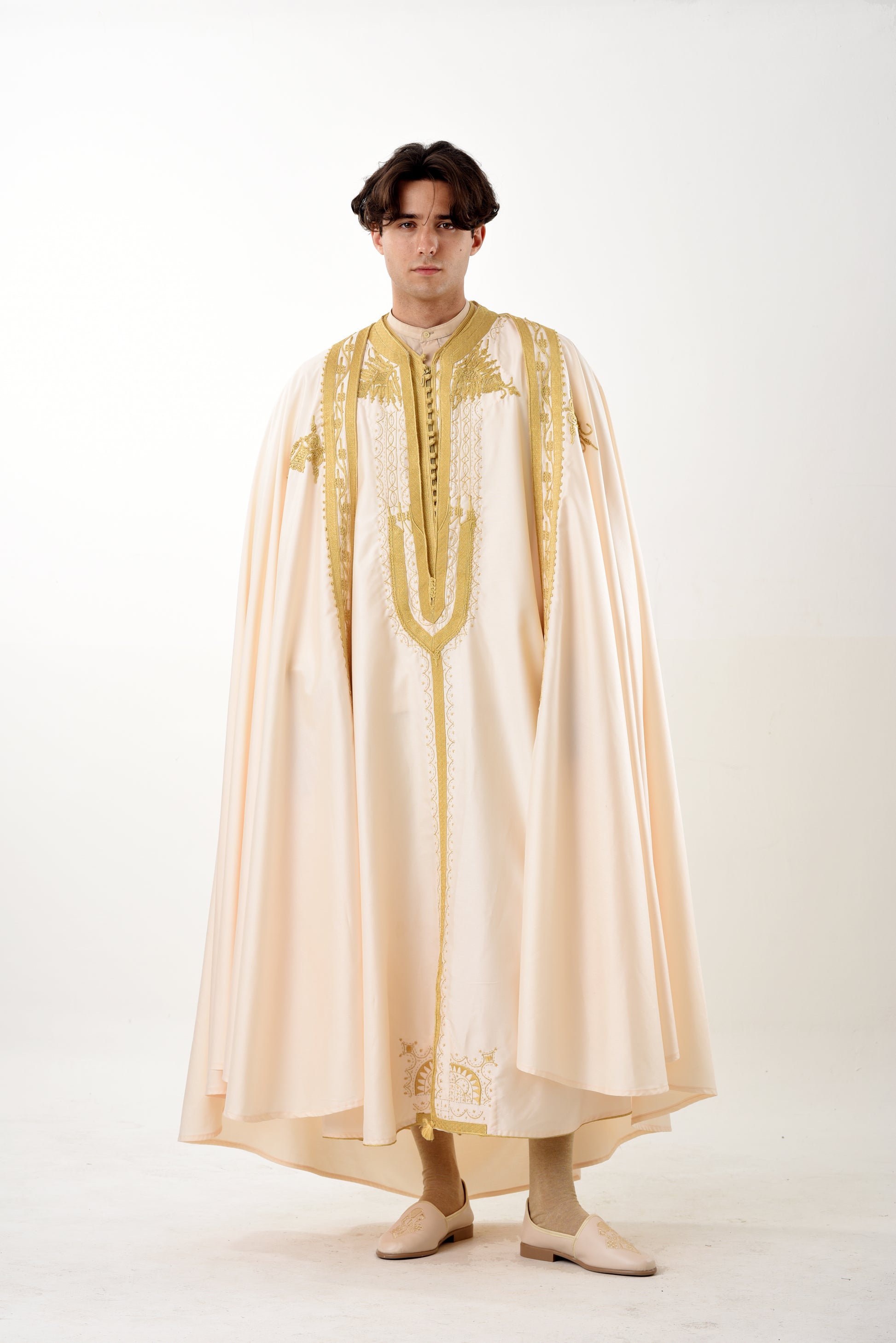 Barnous Tunisien Blanc Cassé & Doré – Élégance Ancestrale Réinventée
