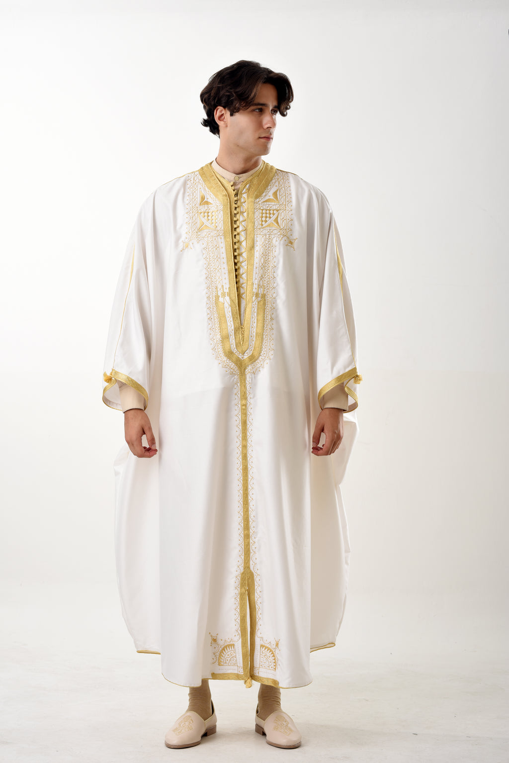 Jebba Tunisienne Traditionnelle  - Élégance Blanche et Dorée