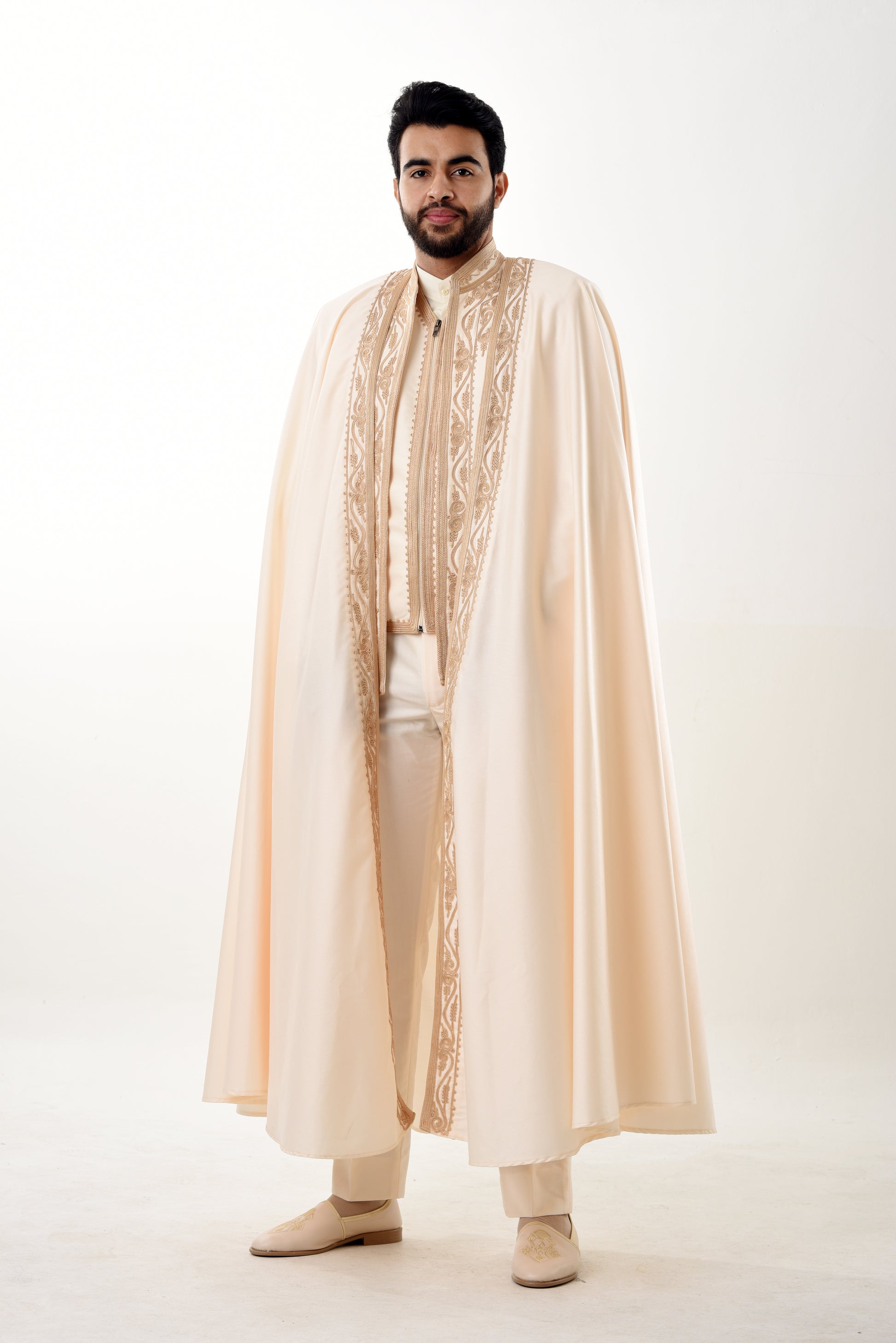 Tenue Traditionnelle Tunisienne – Élégance Naturelle