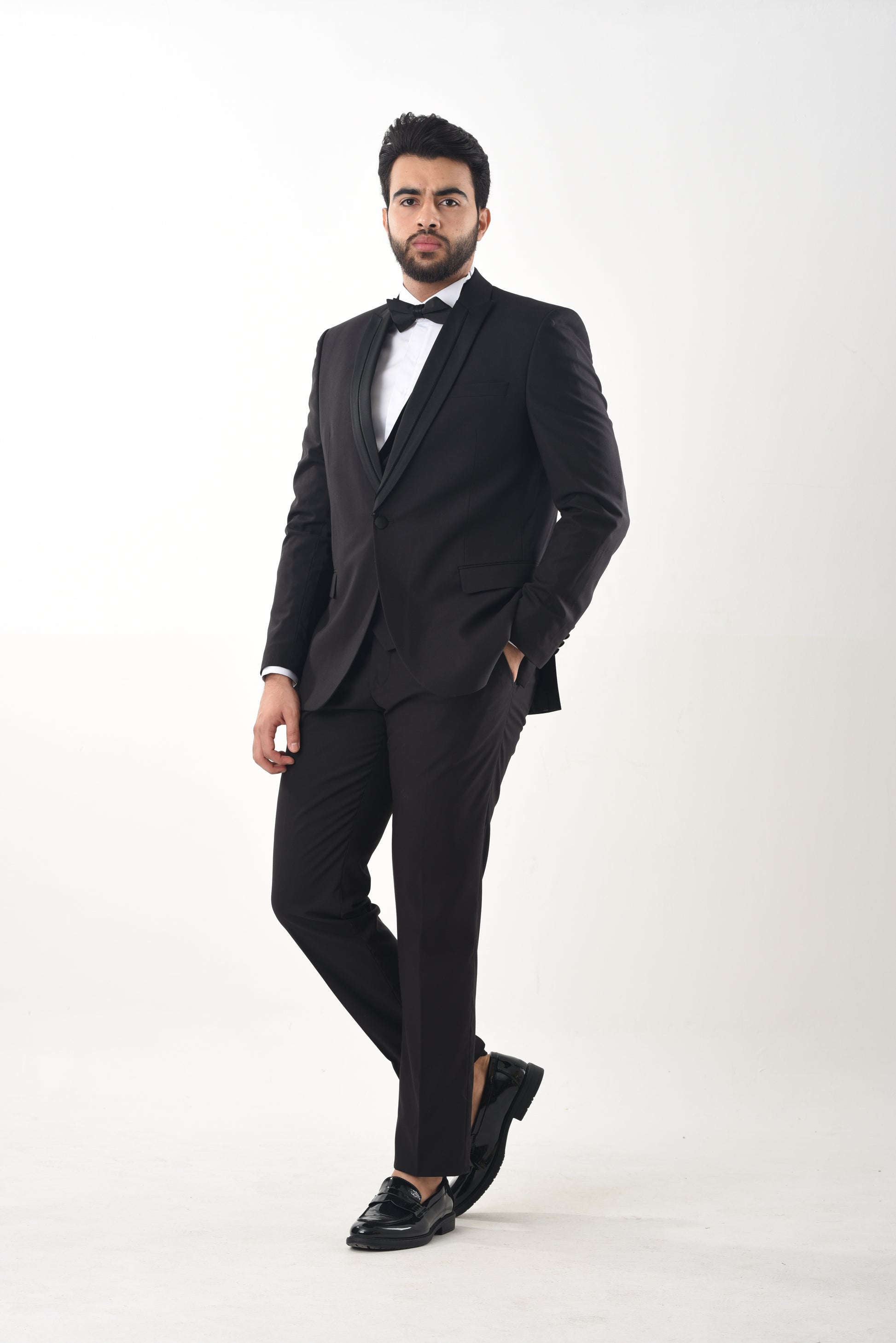 Costume Trois-Pièces Noir Élégance Intemporelle