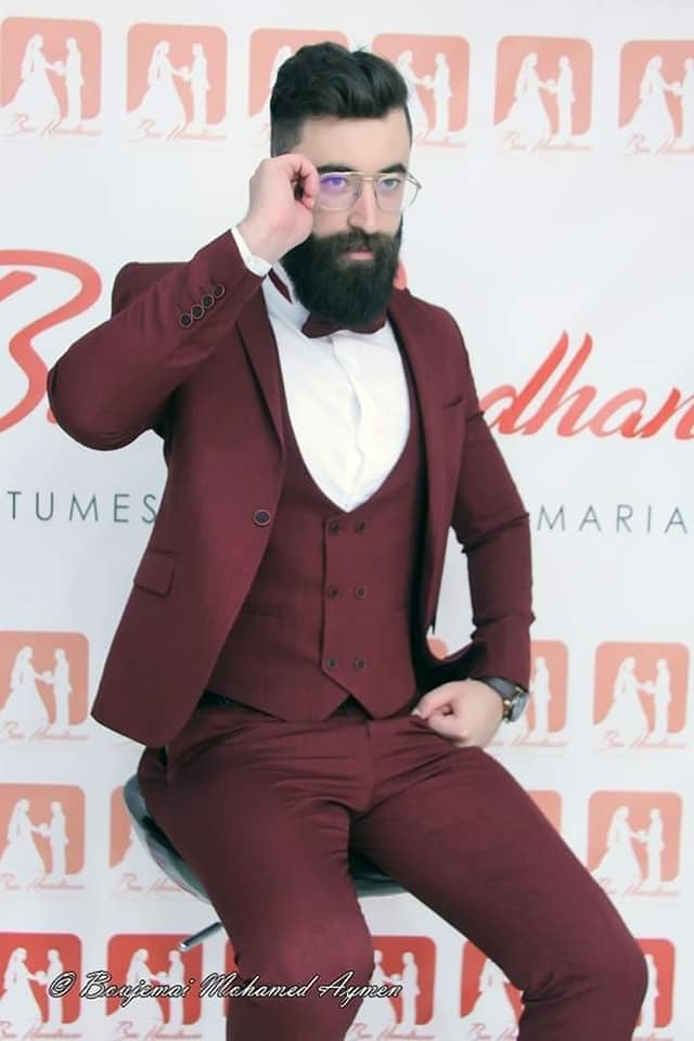 Costume de Cérémonie Bordeaux : Audace et Élégance